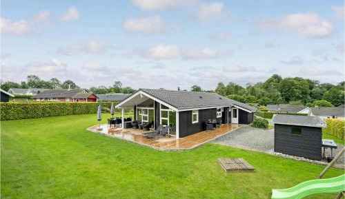 Four-Bedroom Holiday Home