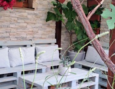 Apartment with Mountain View