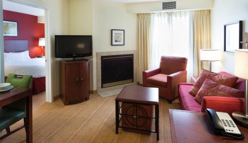 One-Bedroom Queen Suite