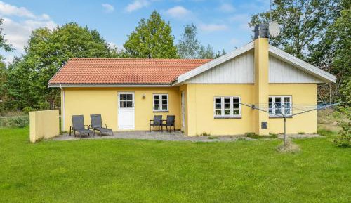 Three-Bedroom Holiday Home 