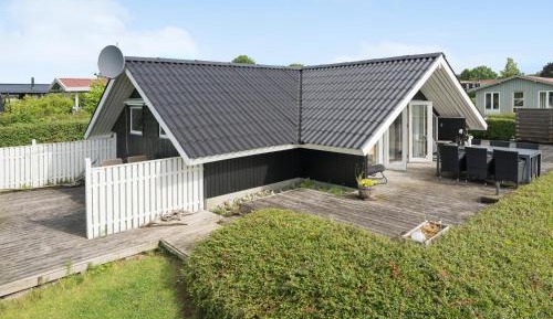 Three-Bedroom Holiday Home 