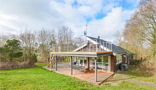 Three-Bedroom Holiday Home 