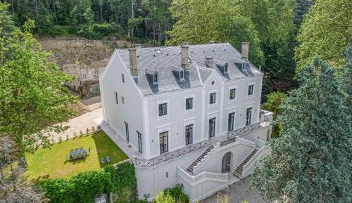 Deluxe Two-Bedroom Apartment with Garden View