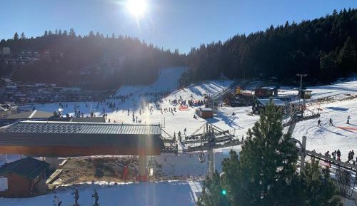 Apartment with Mountain View