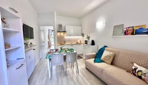 One-Bedroom Apartment with Pool View