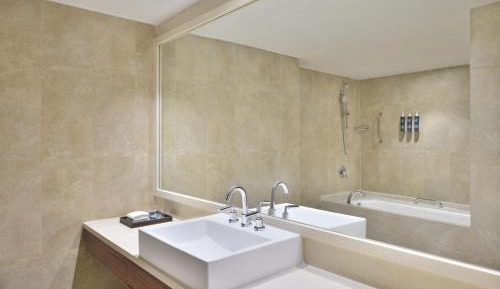 Executive Suite with City View