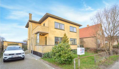 Four-Bedroom Holiday Home