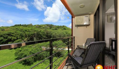 Apartment with Mountain View