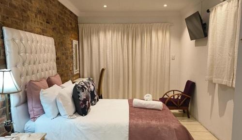 Comfort Queen Room