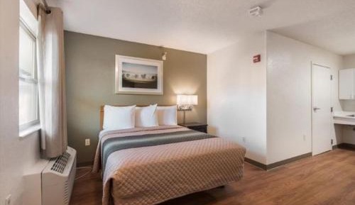 Studio Room Queen Bed Disability Access Non-Smoking