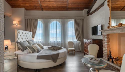 Romantic Suite with Whirlpool