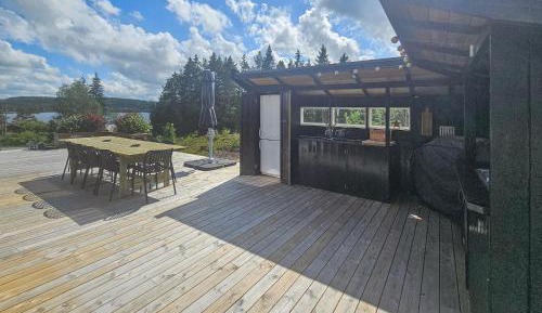 Four-Bedroom Holiday Home