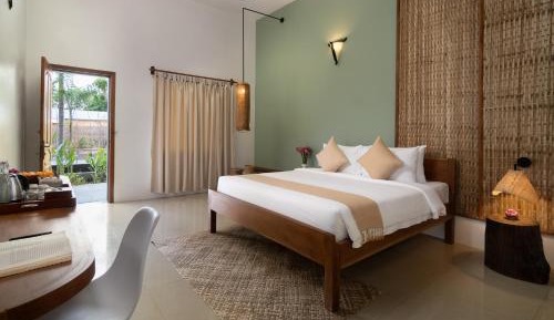 Honeymoon Suite with Pool Access & Balcony | Includes Afternoon Tea & Tree Planting