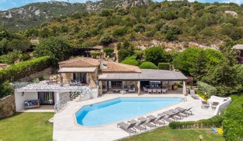 Seven-Bedroom Villa