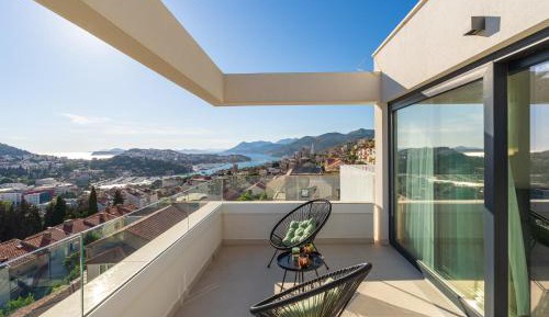 Superior One Bedroom Penthouse with Balcony and Sea View