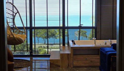 King Suite with Sea View