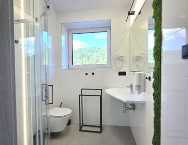One-Bedroom Apartment with Balcony