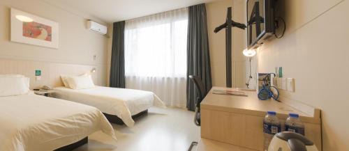 Standard Twin Room A