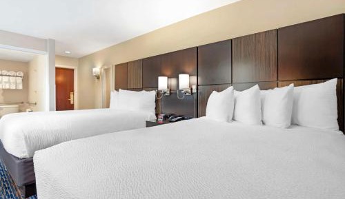  Queen Room with Two Queen Beds and Bath Tub - Disability Access/Non-Smoking