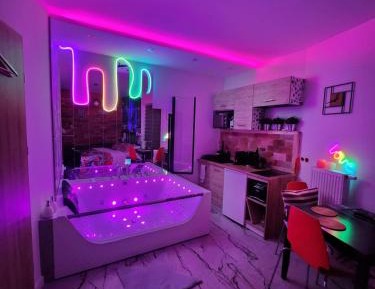 Studio with Spa Bath