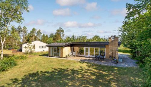 Three-Bedroom Holiday Home 