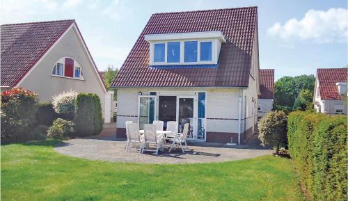 Three-Bedroom Holiday Home 
