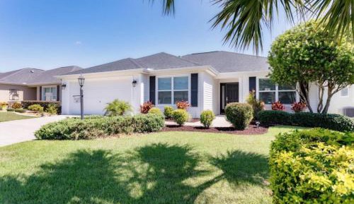 Three-Bedroom Holiday Home 