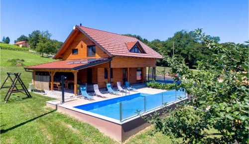 Three-Bedroom Vacation Home 