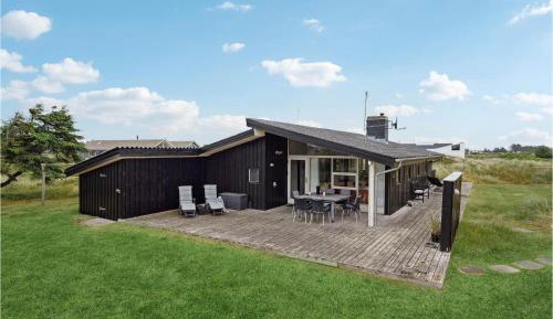 Three-Bedroom Holiday Home 
