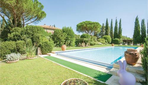 Three-Bedroom Holiday Home 