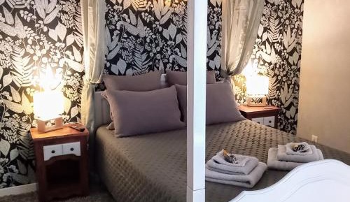 Double Room with Private Bathroom