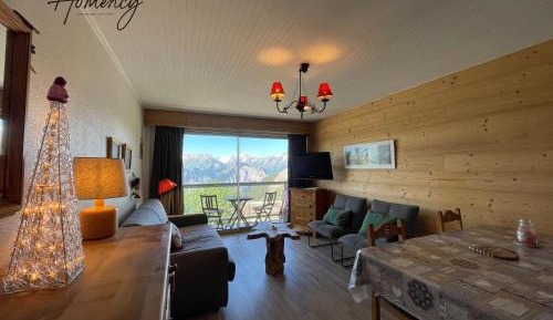 Apartment with Mountain View