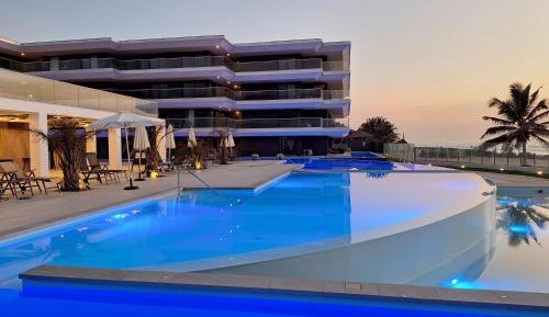 One-Bedroom Apartment with Swim up pool