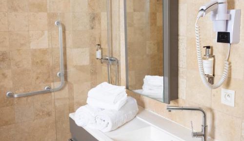 One-Bedroom Apartment with Terrace - Disability Access