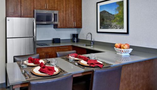 King Studio with Sofa Bed and Roll-in Shower - Mobility and Hearing Accessible