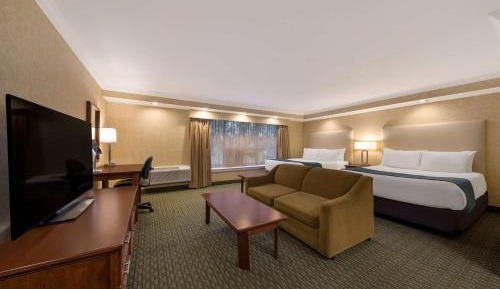 Double Queen Suite - Non-Smoking
