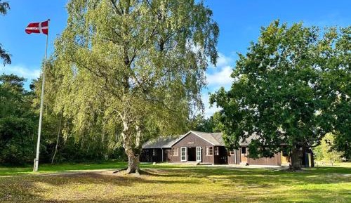Eleven-Bedroom Holiday home