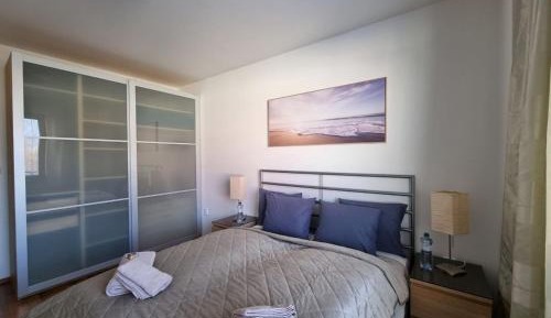 Apartment with Mountain View