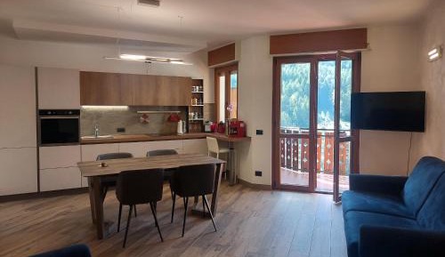 Apartment with Mountain View