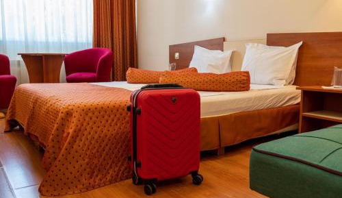 Deluxe Room (2 Adults + 1 Child)