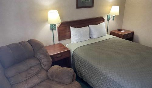 Standard Queen Room
