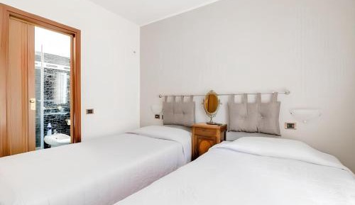 Twin Room with Private Bathroom