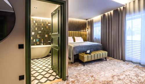 Deluxe Double Room with Bath