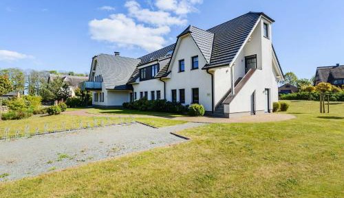 Three-Bedroom Apartment with Balcony