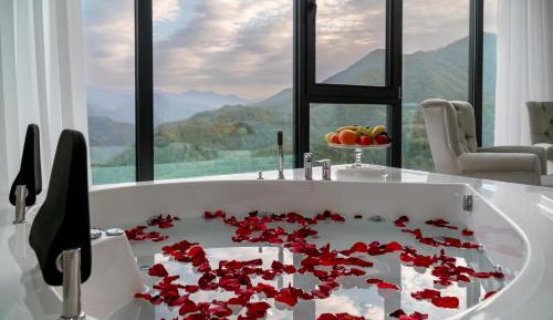 Queen Suite