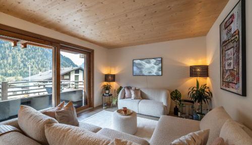 Apartment with Mountain View