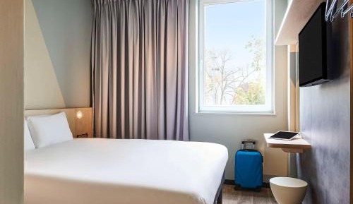 Standard Room with Double Bed and Twin Beds