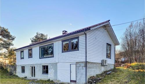 Three-Bedroom Vacation Home 