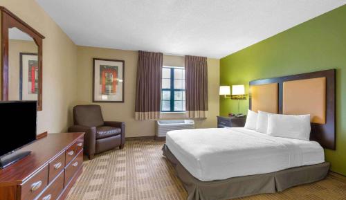Queen studio with 1 Queen Bed - Disability Access/Non-Smoking