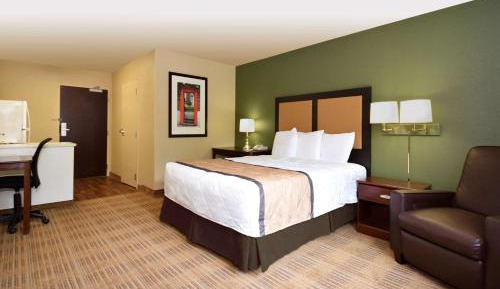 Queen studio with 1 Queen Bed - Disability Access/Non-Smoking